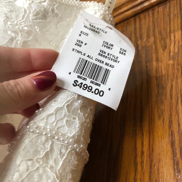 Wedding dress - Picture 6 of 8